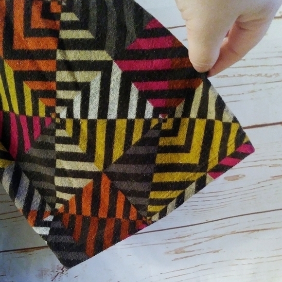 One World XL Geometric 3/4 Bell Sleeve Shirt - Picture 3 of 6